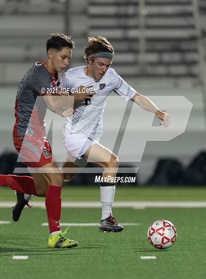 Thumbnail 1 in Lee [Robert E.] vs Lake Travis (UIL 6A Region 4 Final) photogallery.
