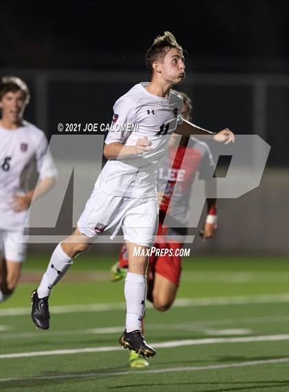 Thumbnail 2 in Lee [Robert E.] vs Lake Travis (UIL 6A Region 4 Final) photogallery.