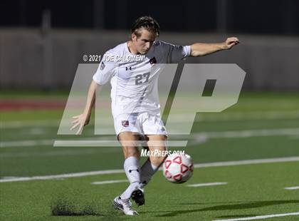 Thumbnail 1 in Lee [Robert E.] vs Lake Travis (UIL 6A Region 4 Final) photogallery.