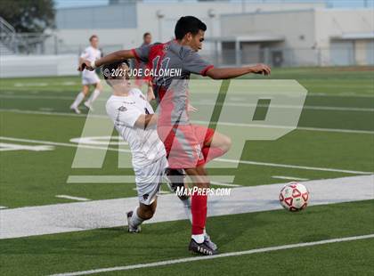 Thumbnail 2 in Lee [Robert E.] vs Lake Travis (UIL 6A Region 4 Final) photogallery.