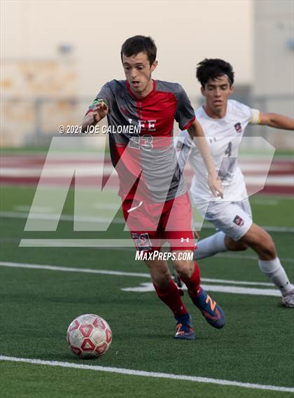 Thumbnail 2 in Lee [Robert E.] vs Lake Travis (UIL 6A Region 4 Final) photogallery.