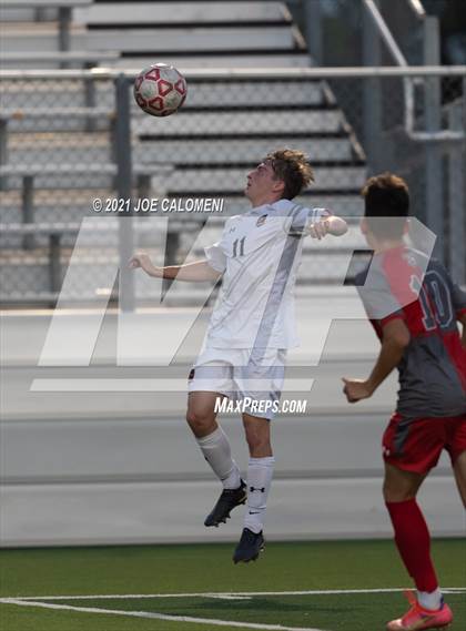 Thumbnail 2 in Lee [Robert E.] vs Lake Travis (UIL 6A Region 4 Final) photogallery.