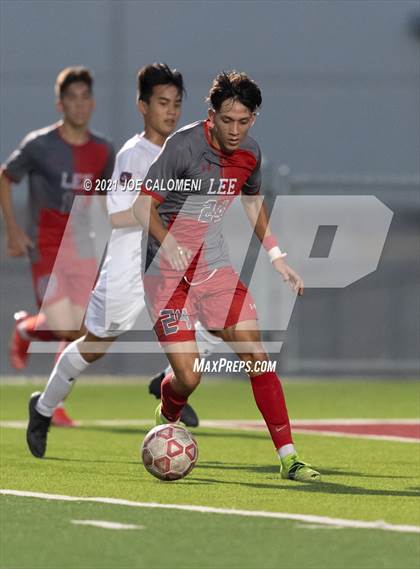 Thumbnail 2 in Lee [Robert E.] vs Lake Travis (UIL 6A Region 4 Final) photogallery.