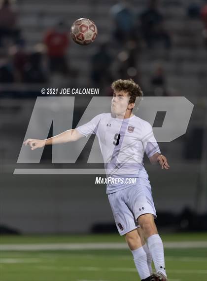 Thumbnail 2 in Lee [Robert E.] vs Lake Travis (UIL 6A Region 4 Final) photogallery.