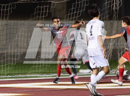 Thumbnail 2 in Lee [Robert E.] vs Lake Travis (UIL 6A Region 4 Final) photogallery.