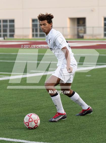 Thumbnail 2 in Lee [Robert E.] vs Lake Travis (UIL 6A Region 4 Final) photogallery.