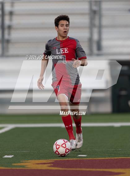 Thumbnail 1 in Lee [Robert E.] vs Lake Travis (UIL 6A Region 4 Final) photogallery.