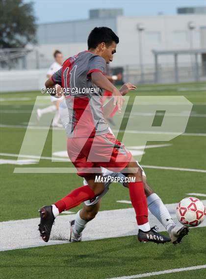Thumbnail 1 in Lee [Robert E.] vs Lake Travis (UIL 6A Region 4 Final) photogallery.