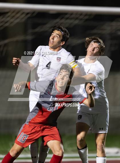 Thumbnail 2 in Lee [Robert E.] vs Lake Travis (UIL 6A Region 4 Final) photogallery.
