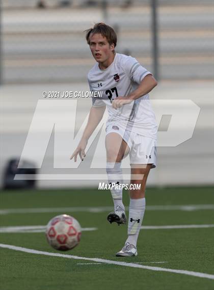 Thumbnail 3 in Lee [Robert E.] vs Lake Travis (UIL 6A Region 4 Final) photogallery.