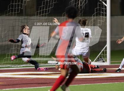 Thumbnail 3 in Lee [Robert E.] vs Lake Travis (UIL 6A Region 4 Final) photogallery.