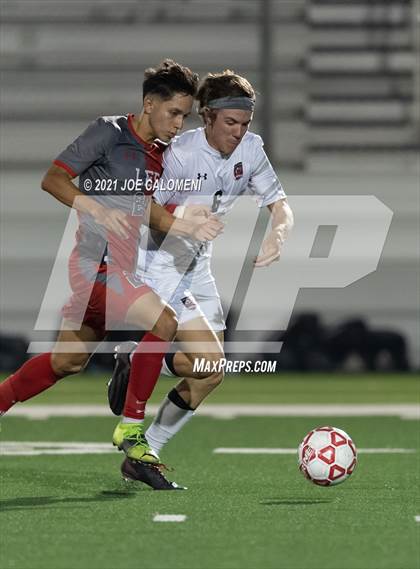 Thumbnail 3 in Lee [Robert E.] vs Lake Travis (UIL 6A Region 4 Final) photogallery.