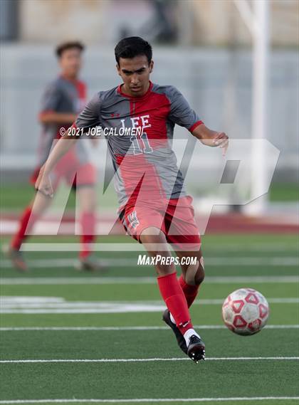 Thumbnail 2 in Lee [Robert E.] vs Lake Travis (UIL 6A Region 4 Final) photogallery.