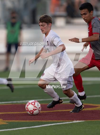 Thumbnail 2 in Lee [Robert E.] vs Lake Travis (UIL 6A Region 4 Final) photogallery.