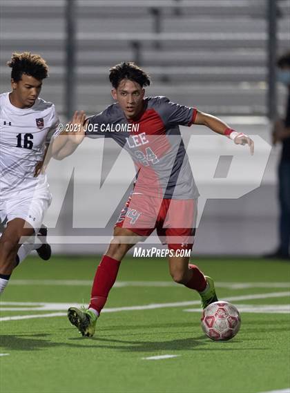 Thumbnail 2 in Lee [Robert E.] vs Lake Travis (UIL 6A Region 4 Final) photogallery.