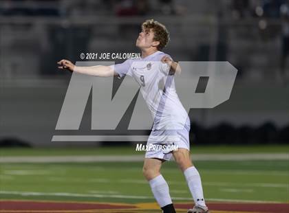 Thumbnail 1 in Lee [Robert E.] vs Lake Travis (UIL 6A Region 4 Final) photogallery.