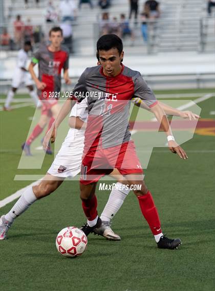 Thumbnail 1 in Lee [Robert E.] vs Lake Travis (UIL 6A Region 4 Final) photogallery.