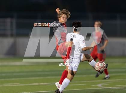 Thumbnail 1 in Lee [Robert E.] vs Lake Travis (UIL 6A Region 4 Final) photogallery.