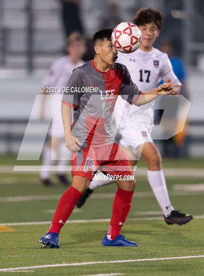 Thumbnail 2 in Lee [Robert E.] vs Lake Travis (UIL 6A Region 4 Final) photogallery.