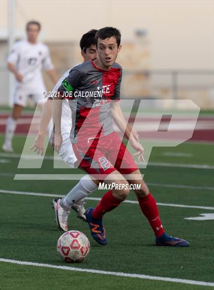 Thumbnail 3 in Lee [Robert E.] vs Lake Travis (UIL 6A Region 4 Final) photogallery.