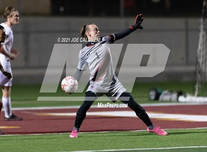 Thumbnail 1 in Lee [Robert E.] vs Lake Travis (UIL 6A Region 4 Final) photogallery.
