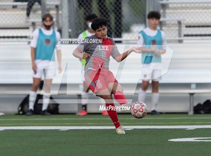 Thumbnail 2 in Lee [Robert E.] vs Lake Travis (UIL 6A Region 4 Final) photogallery.