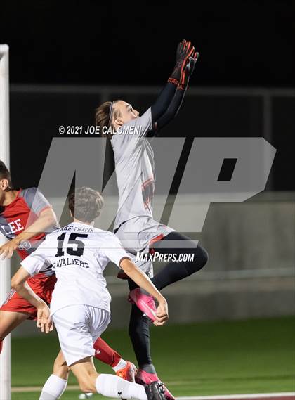 Thumbnail 3 in Lee [Robert E.] vs Lake Travis (UIL 6A Region 4 Final) photogallery.