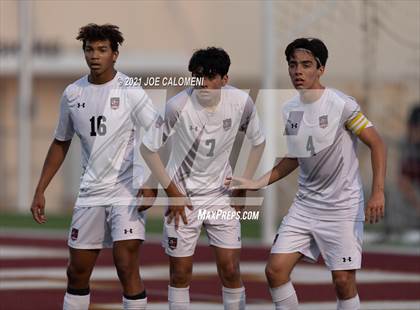 Thumbnail 2 in Lee [Robert E.] vs Lake Travis (UIL 6A Region 4 Final) photogallery.