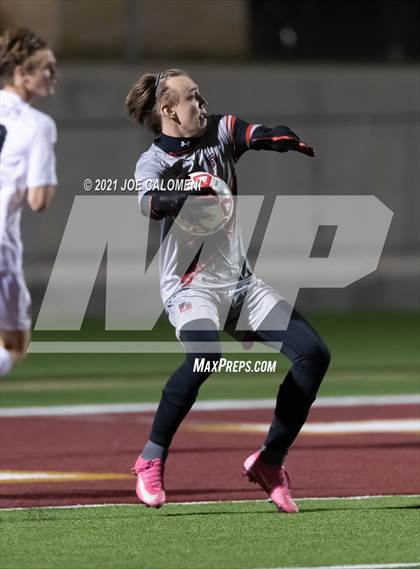 Thumbnail 3 in Lee [Robert E.] vs Lake Travis (UIL 6A Region 4 Final) photogallery.