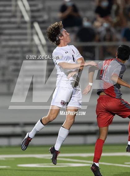 Thumbnail 2 in Lee [Robert E.] vs Lake Travis (UIL 6A Region 4 Final) photogallery.