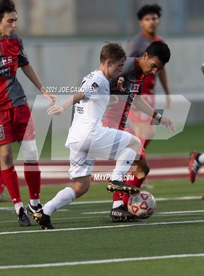 Thumbnail 1 in Lee [Robert E.] vs Lake Travis (UIL 6A Region 4 Final) photogallery.