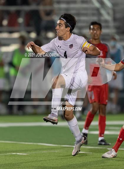 Thumbnail 1 in Lee [Robert E.] vs Lake Travis (UIL 6A Region 4 Final) photogallery.