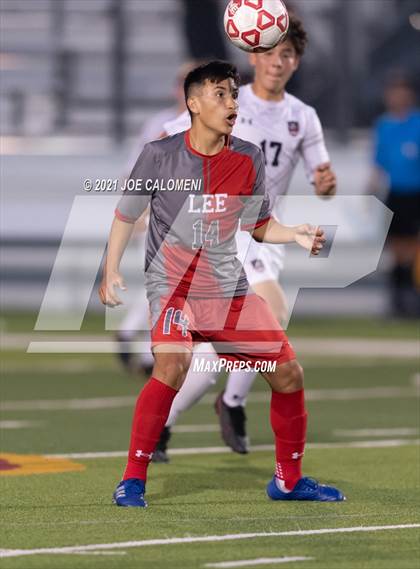 Thumbnail 1 in Lee [Robert E.] vs Lake Travis (UIL 6A Region 4 Final) photogallery.