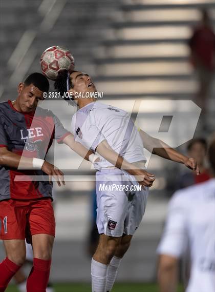 Thumbnail 3 in Lee [Robert E.] vs Lake Travis (UIL 6A Region 4 Final) photogallery.