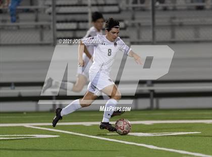 Thumbnail 3 in Lee [Robert E.] vs Lake Travis (UIL 6A Region 4 Final) photogallery.