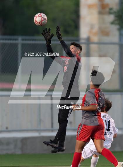 Thumbnail 2 in Lee [Robert E.] vs Lake Travis (UIL 6A Region 4 Final) photogallery.