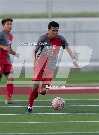 Thumbnail 2 in Lee [Robert E.] vs Lake Travis (UIL 6A Region 4 Final) photogallery.