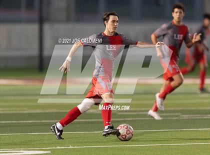Thumbnail 2 in Lee [Robert E.] vs Lake Travis (UIL 6A Region 4 Final) photogallery.