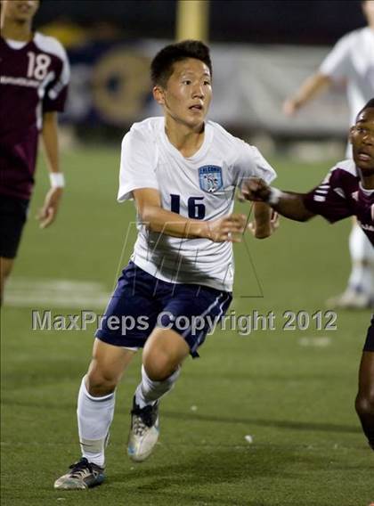 Thumbnail 2 in Paramount vs. Crescenta Valley (CIF SoCal D1 Final) photogallery.