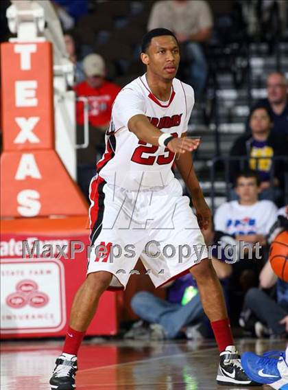 Thumbnail 2 in Marcus vs. Lakeview Centennial (UIL 5A Final) photogallery.