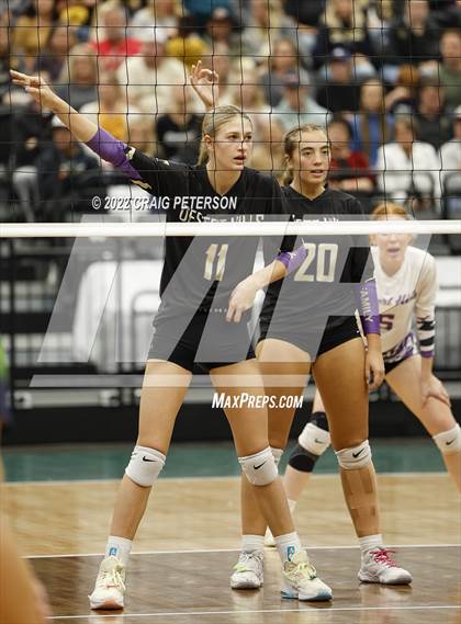 Thumbnail 3 in Desert Hills vs. Ridgeline (UHSAA 4A Final) photogallery.