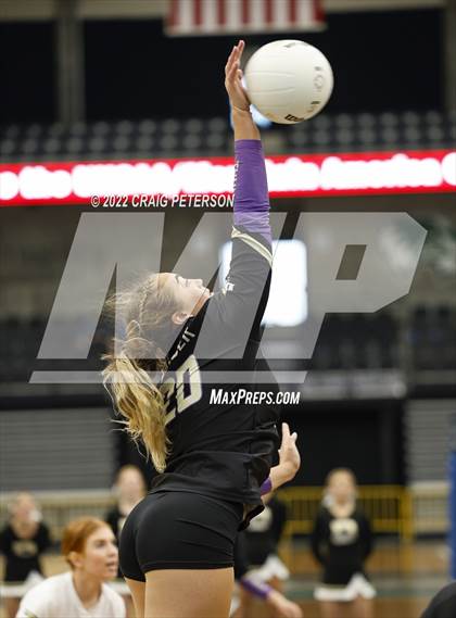 Thumbnail 2 in Desert Hills vs. Ridgeline (UHSAA 4A Final) photogallery.