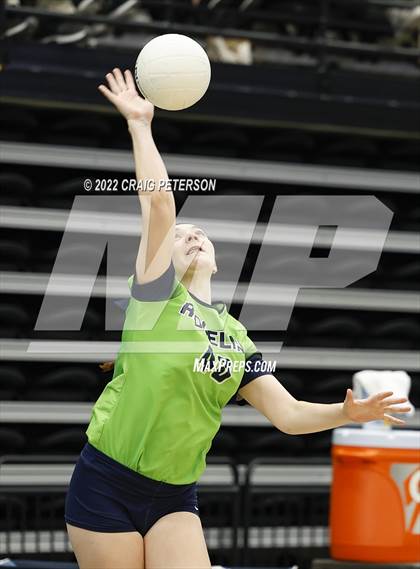 Thumbnail 2 in Desert Hills vs. Ridgeline (UHSAA 4A Final) photogallery.