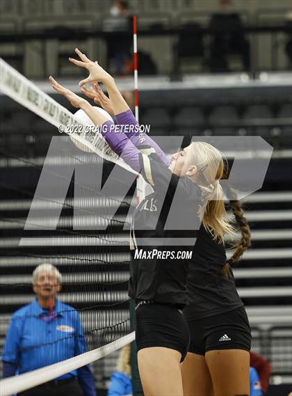 Thumbnail 2 in Desert Hills vs. Ridgeline (UHSAA 4A Final) photogallery.