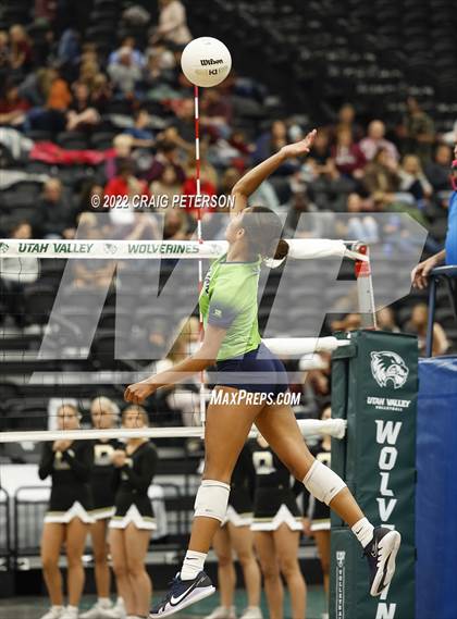Thumbnail 2 in Desert Hills vs. Ridgeline (UHSAA 4A Final) photogallery.