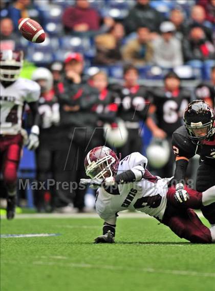 Thumbnail 1 in Rockwall-Heath vs. Ennis (Class 4A, Division II, Region 2 semifinal) photogallery.