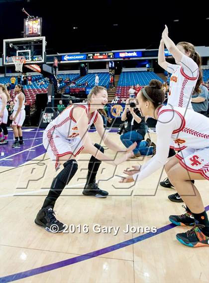 Thumbnail 3 in Castro Valley vs. St. Francis (CIF NorCal Regional D1 Final) photogallery.