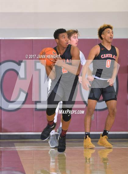 Thumbnail 3 in Central vs. Palo Verde (Rancho Mirage Holiday Invitational) photogallery.