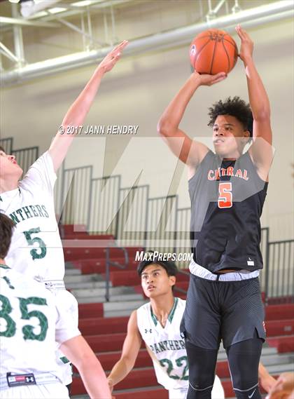 Thumbnail 3 in Central vs. Palo Verde (Rancho Mirage Holiday Invitational) photogallery.