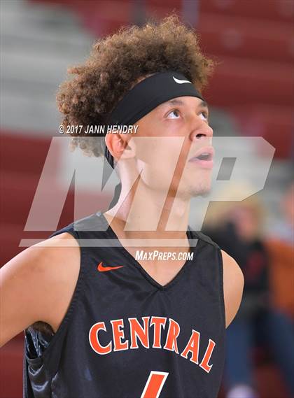 Thumbnail 3 in Central vs. Palo Verde (Rancho Mirage Holiday Invitational) photogallery.